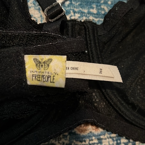 INTIMATELY FREE PEOPLE | Black Lace Underwire Unlined Bra 36D - Picture 4 of 4